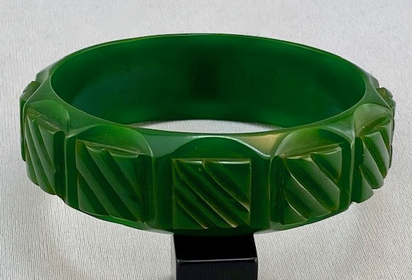 BB39 translucent green raised square carved bakelite bangle 